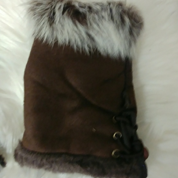 Coffee ☕ Faux Fur Fingerless Gloves - Picture 7 of 12